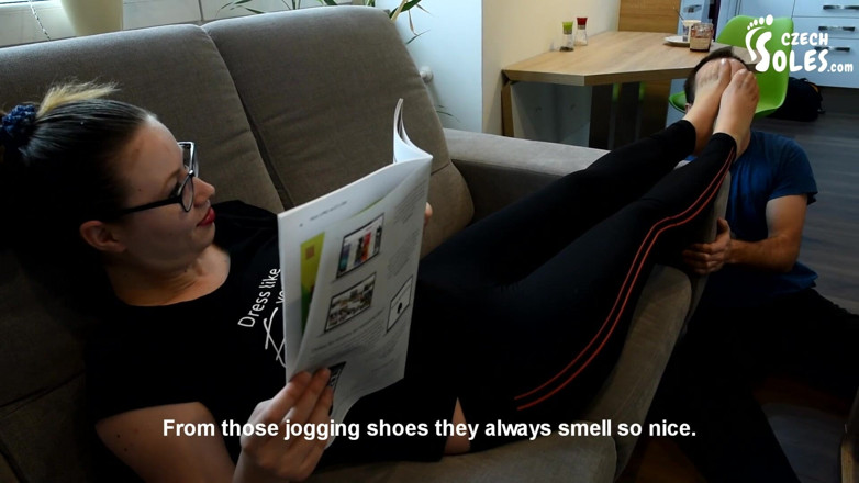 Czech Soles - foot fetish content: 이복 누이의 거부할 수 없는 냄새 나는 팬티 스타킹!