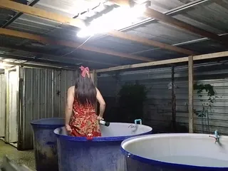 Làm ơn giúp tôi cọ xát lưng tôi.