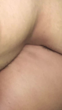 Stille, freches Mädchen fickt gerne, ihr großer Hintern hat mich schnell zum Orgasmus gebracht