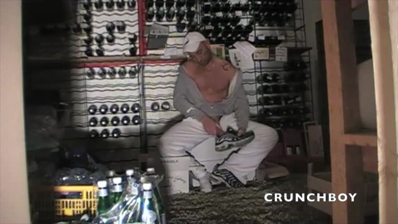 Sneaker gay: Scaly boy solo sniffing his sneakers