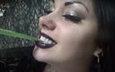 Goddess Misha Goldy: 내 새로운 #lipstickfetish #vorefetish 비디오 미리보기: 내 입술을 위한 5명의 콜러와 구미 곰