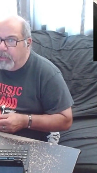 Assistindo ao e-mail de um amigo
