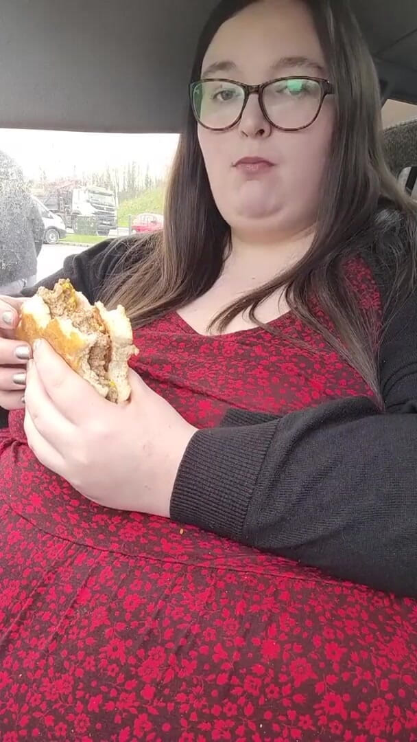 SSBBWLadyBrads: Adoro riempire questa pancia con BK