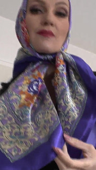 Fashion Show headscarf satin yang elegan dan mengkilap joi, lady victoria valente