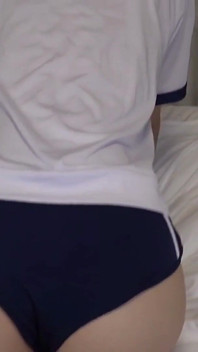 Dnes nalezené záběry z pokladu. Štíhlá kráska přepne na Bloomers po koupeli creampie tajemství.