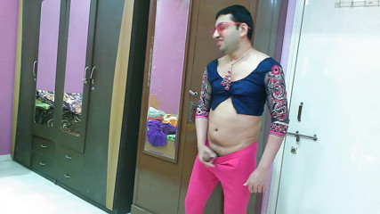 Cute & Nude Crossdresser: Słodka maminsynek crossdresser femboy Sweet Lollipop w topie z rajstopami...