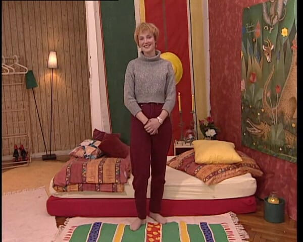 YOUR FIRST PORN: Zrzka a velmi nadržená Jana se honí k orgasmu