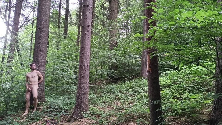 kickerscooter: Forest Risk: Jerking off a Dick Under a Busy Road