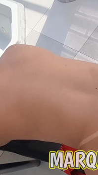 Follando el culo de la morena caliente en pole dance