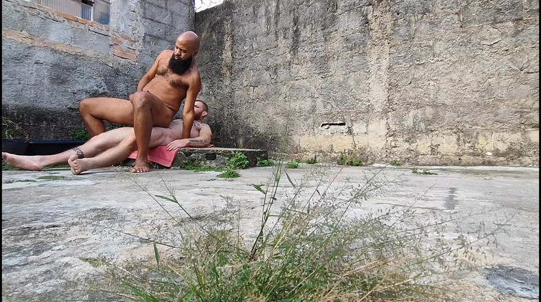 carmonaoficial: Ormandaki kamera iki heterosun seviştiğini çekiyor