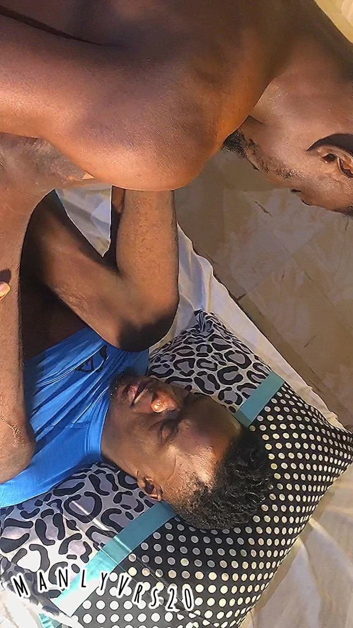 Blackkish20: Dienende Hauptfigur, da beide schwänze sich auf das Bohren von...