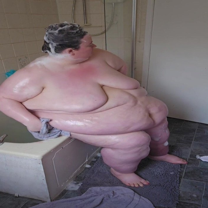 SSBBWLadyBrads: SSBBW kann nicht baden teil 2 im badezimmer