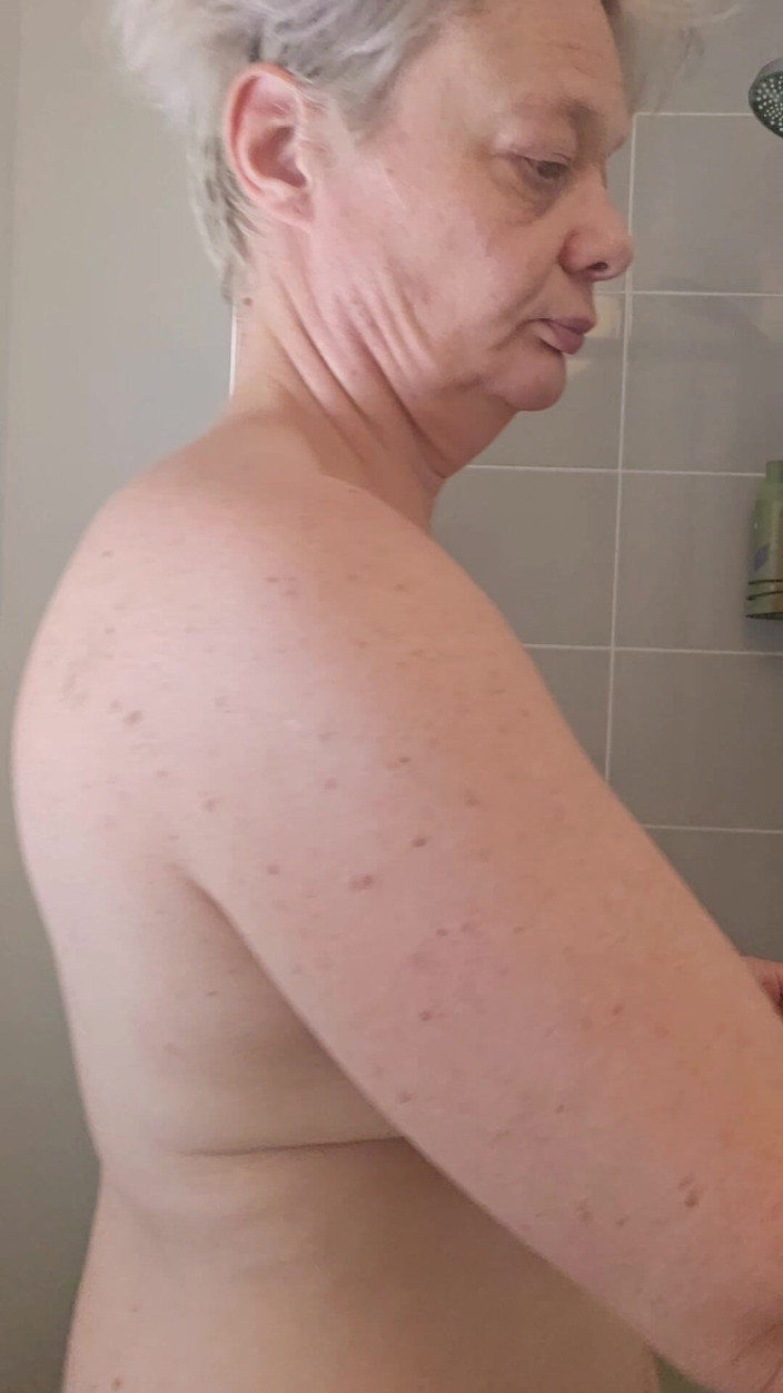 Sofy13: Jag Föreställer Mig Att Du Är I Duschen Med Mig Och...