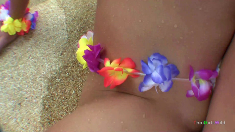 Thai Girls Wild: Cel mai drăguț sex cu fată thailandeză lângă piscină