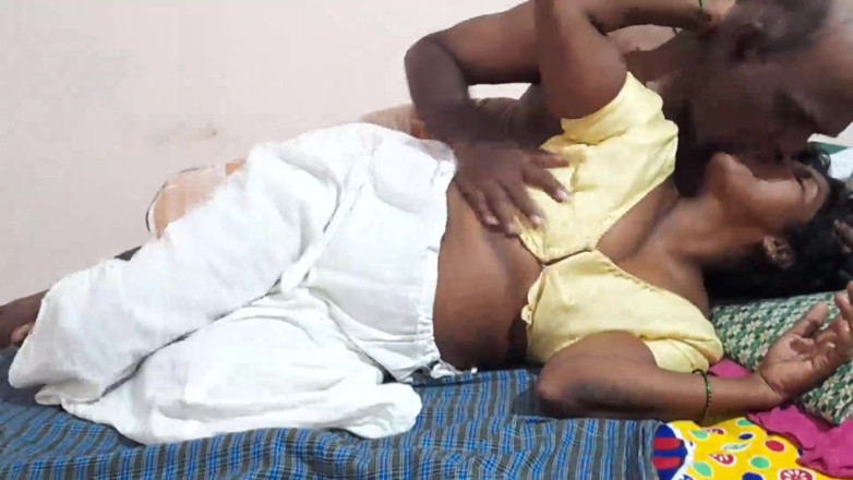 Desi palace: 德西男人勾引性感的女士进行重口味性爱