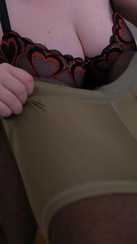 Bbw gotica sborrata in bocca interrazziale - parte 1 - Alice mayflower x Axel reigns