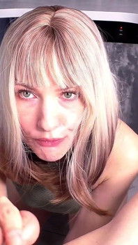 La Ragazza Molto Bella Vuole Davvero Succhiare Un Grosso