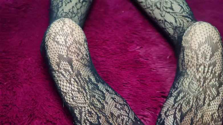 Queensofthefeet: Stora nätstrumpor och kraftigt skrynkliga sulor