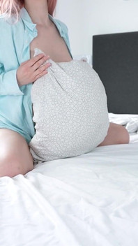 Scopata col cuscino nella camicia di papà