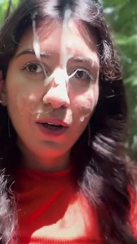 Pompino pubblico nei cespugli con straniero e pazzo sborra coperto di sperma