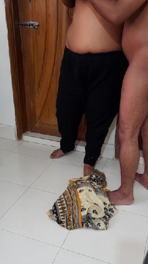 Aria Mia: Prinsă masturbându-se în hotel