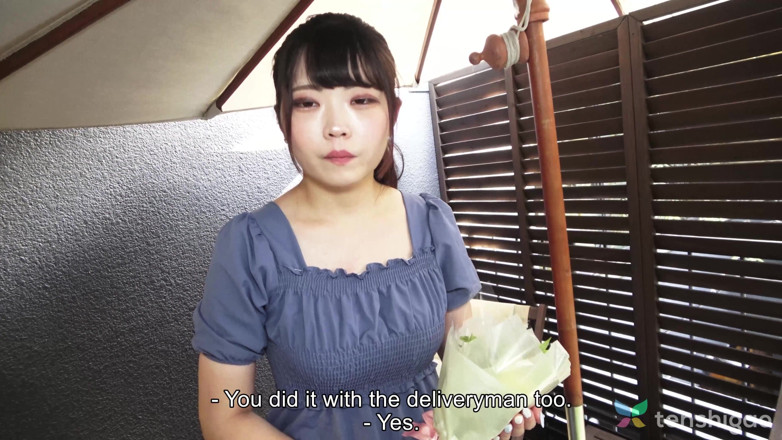 Tenshigao: Asami wakana एक गृहिणी है जो डिलीवरीमैन को चोदते हुए पोशाक पहने हुए है