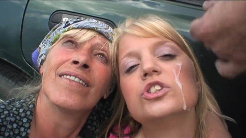 My porn family: Jonge lifthicker met haar stiefmoeder dankbaar voor een oud varken...