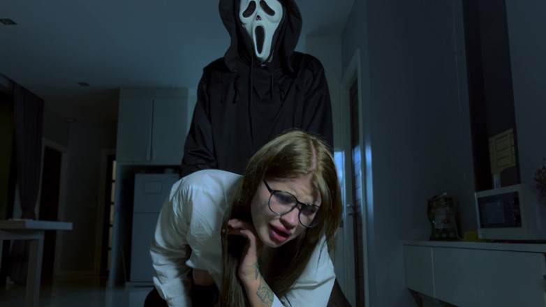 SkinLovers: Seks anal ganas sama screaming. Parodi porno dari film scream...