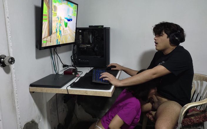 SugarPose: Jasmine 在男友玩游戏时分散他的注意力