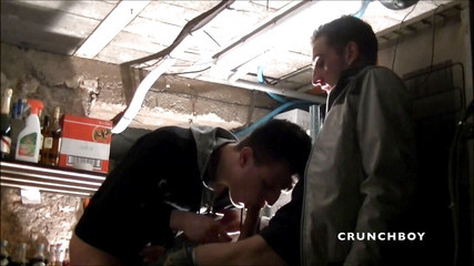 Crunch Boy: Barmen collegue restoranı tarafından sikiliyor