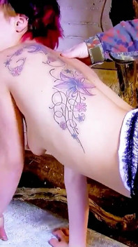 군인이 섹스할 수 있게 해주는 미친 빨간 머리 마른 십대 Zoe Nil