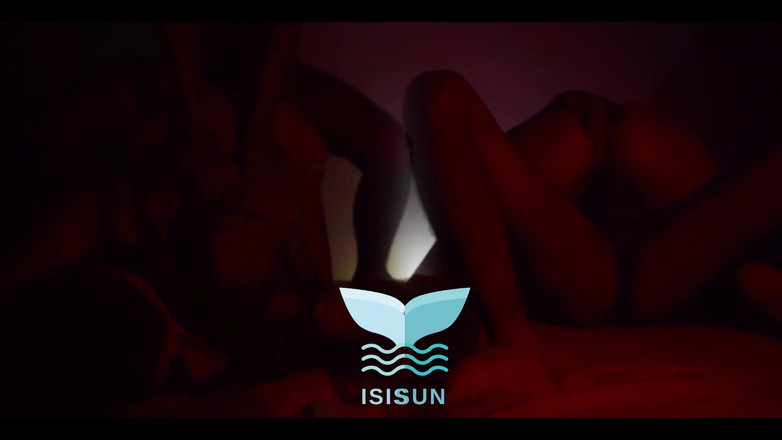 Isis Sun: 남친을 교환하기로 동의한 러시아 소녀들