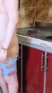 Kongkek isteri saya dalam seks dapur pasangan Arab panas