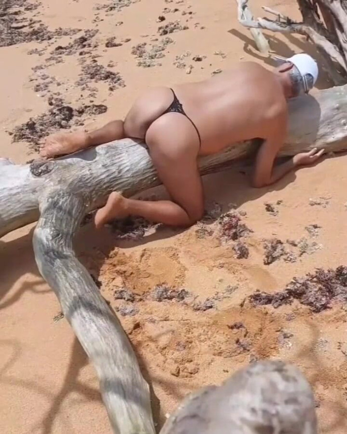 Ladysilvas: Ladysilva khoe quần lót gợi cảm trên bãi biển