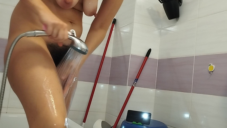 Amateur_MS: Brunetă sexy în cabina de probă, Pizdă păroasă, cur mare, țâțe mari....