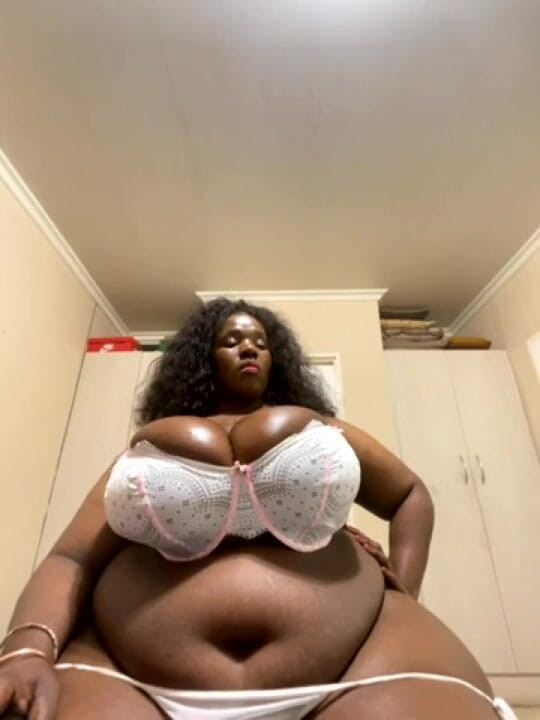 Legendary Booty Overdose: İri güzel kadın orta yaşlı seksi kadın striptiz yapıyor