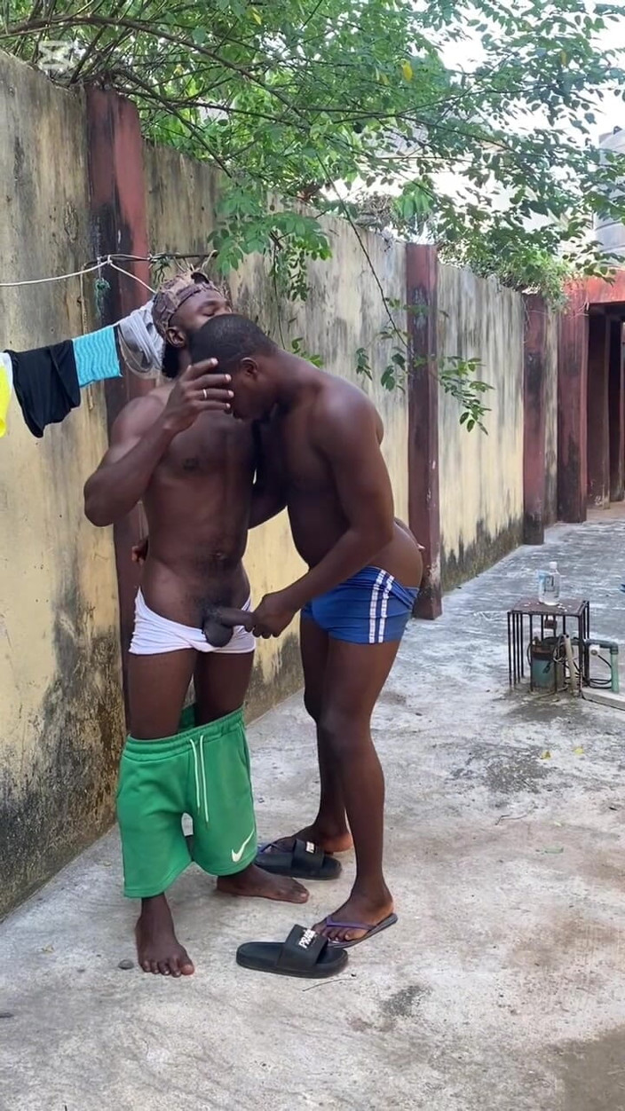 BlackDanie_production: Hinterhof gebohrt