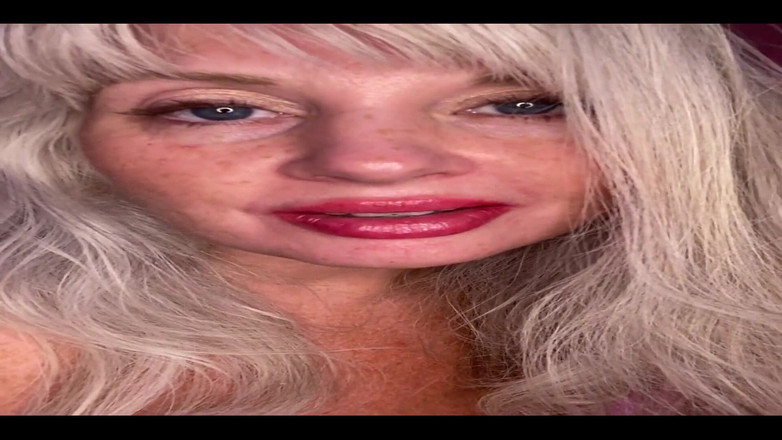 PaintedRose: Üvey annenin sevgilisi öpüşüyor