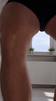spermasprut på fötter - styvfar och fotfetisch med sperma