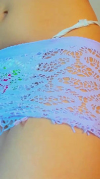 Eu quero que seu pênis ejacule por todo o meu corpo