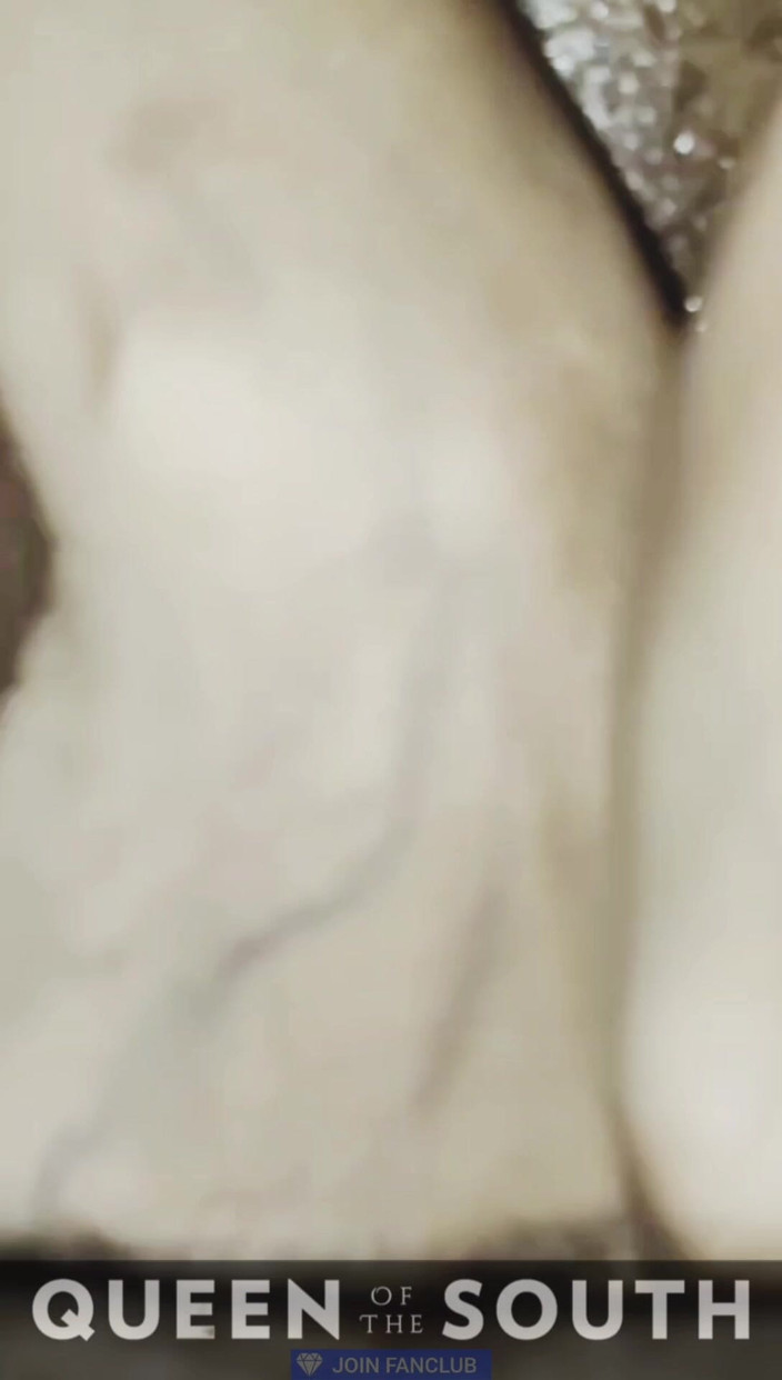 Anu: Je me caresse la chatte pour une troisième séance