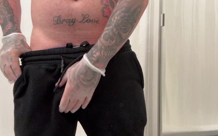 Bray Love: Bray love戴着手套自慰并高潮