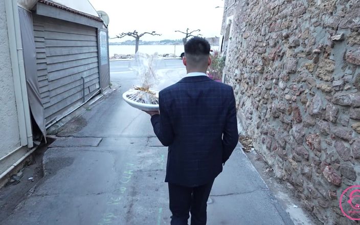 Bigdaddy films: La miLF francese si spoglia, succhia e cavalca il cazzo...
