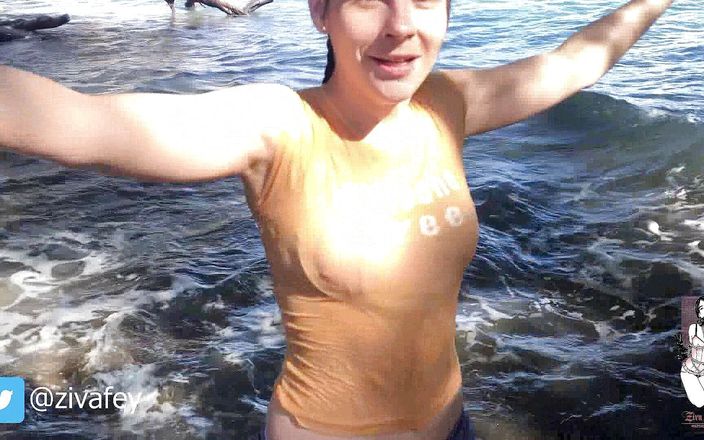 Ziva Fey: Ziva Fey - Bagnarsi completamente vestiti nell&amp;#039;oceano