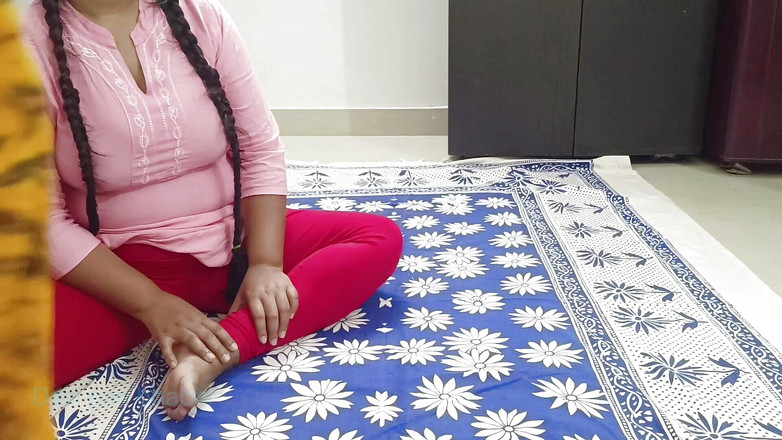 Desi Pari Bhabhi: Nevlastní otec ošukal svou nevlastní dceru, když na něj chčila