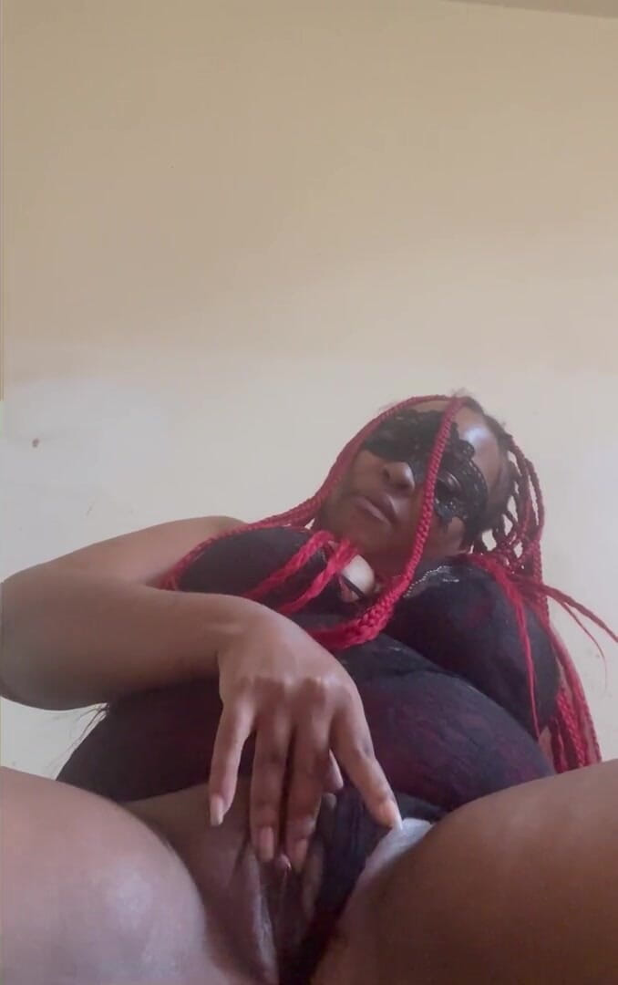 VallarieEast: Main sama memek ini