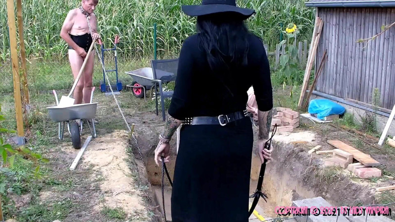 Domina Lady Vampira - SM Studio Femdom Empire: The dugout