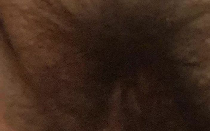 Mommy big hairy pussy: La chatte poilue d’une MILF mature