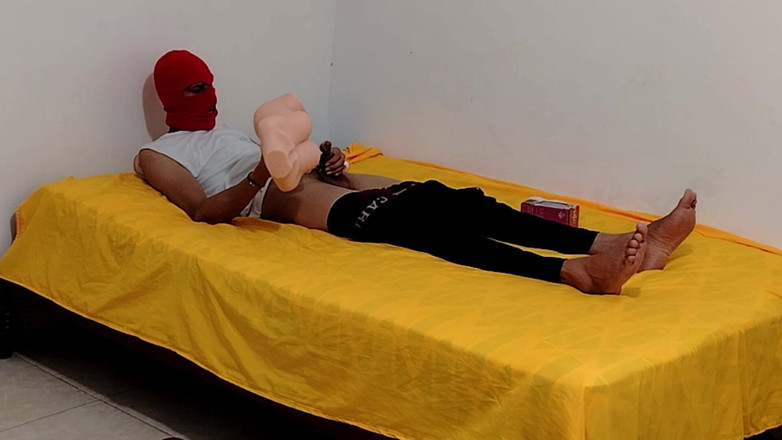 Goky: Boneka disetubuhi oleh pria lajang setelah berhari-hari tanpa seks