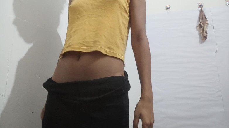 desigirl93: Chlupatátanya si hraje se svým masivním keřem